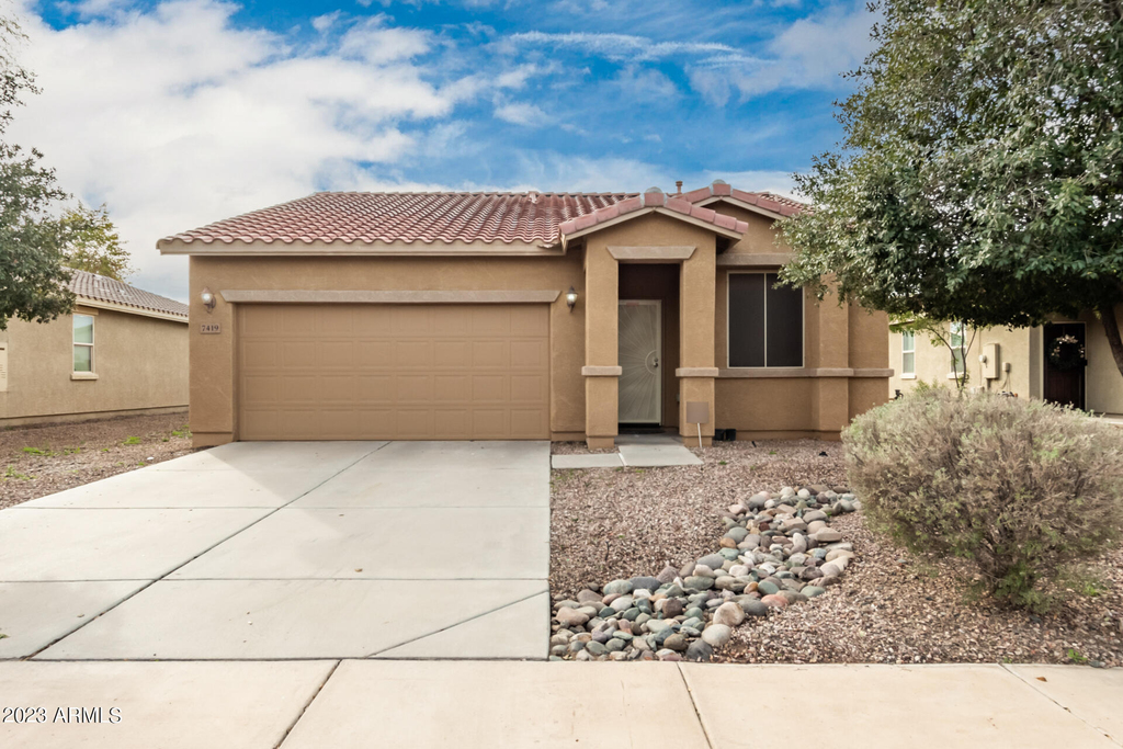 7419 W Glass Lane - Photo 0