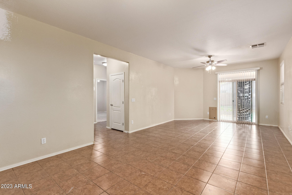 7419 W Glass Lane - Photo 4