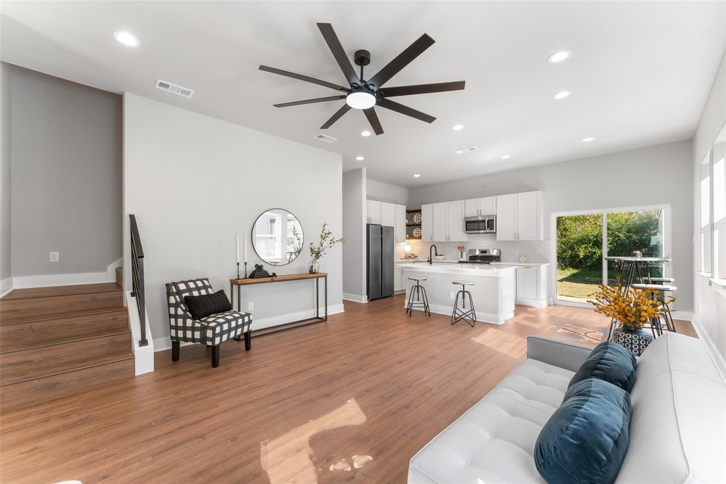 612 1/2 N Robinson Street - Photo 3