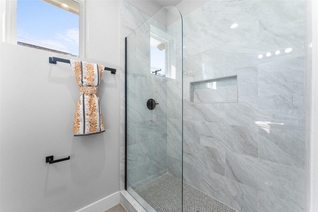 612 1/2 N Robinson Street - Photo 16