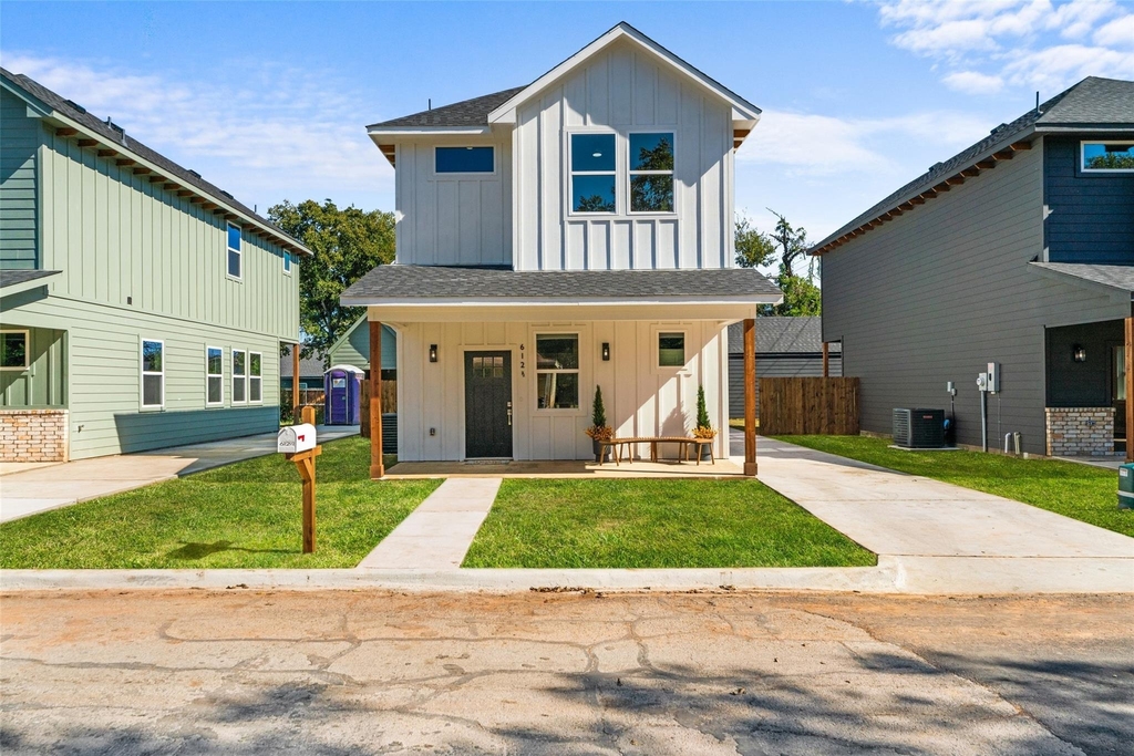 612 1/2 N Robinson Street - Photo 0