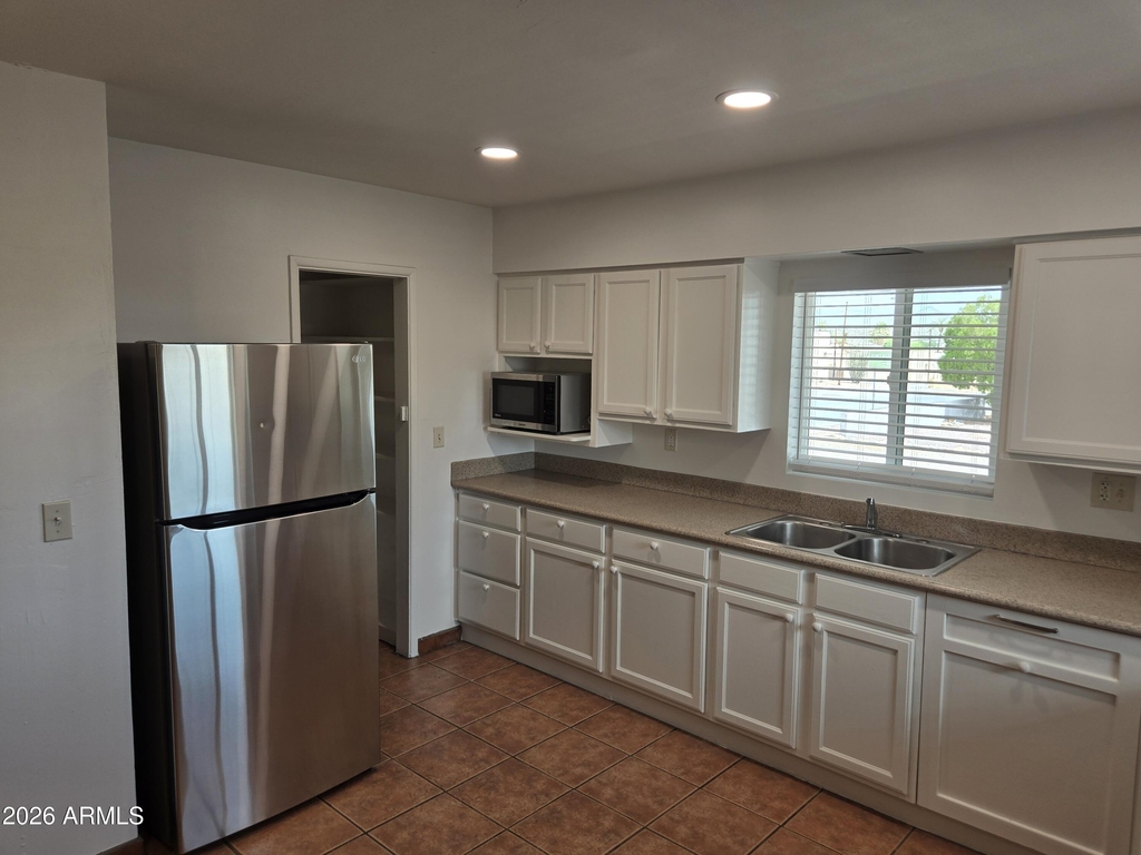 145 W Wickenburg Way W - Photo 4