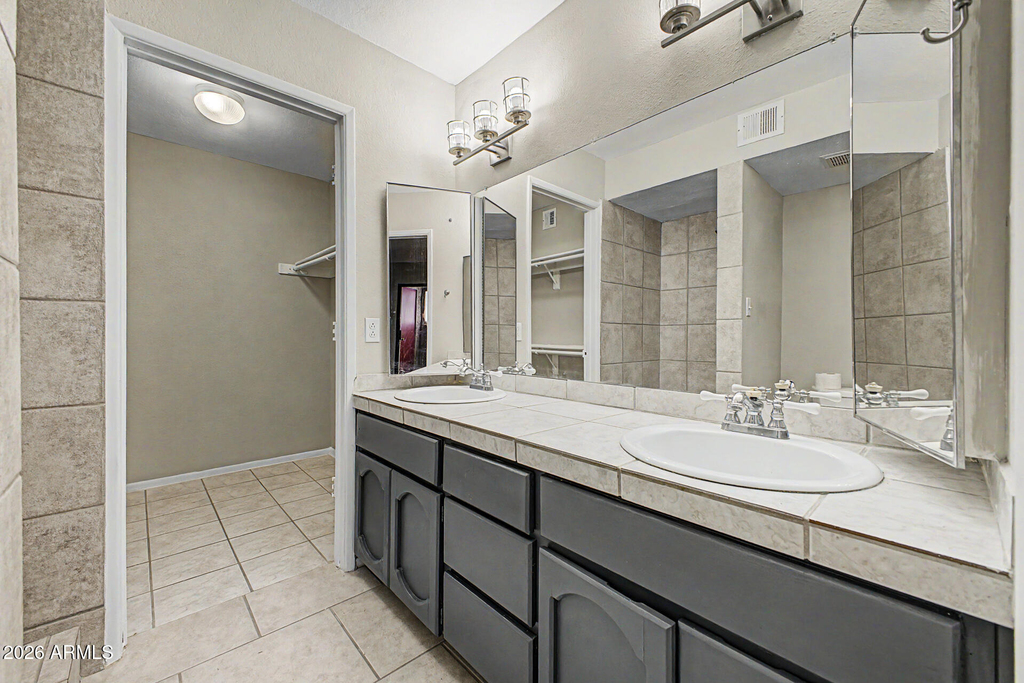 3301 E Earll Drive - Photo 10