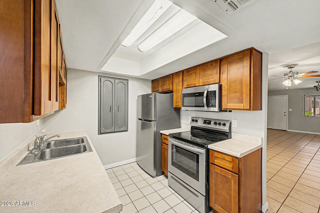 3301 E Earll Drive - Photo 4