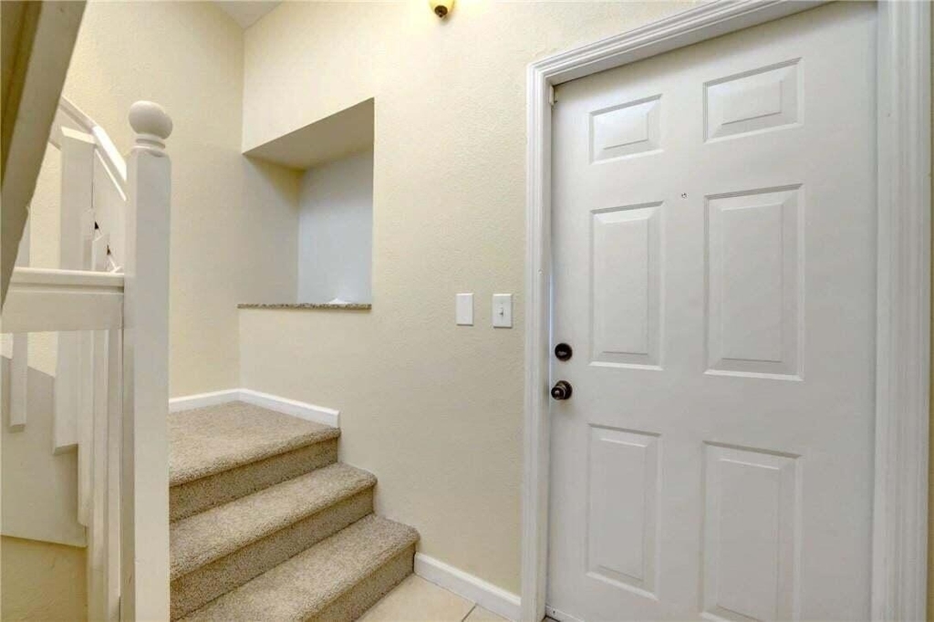 231 Sw Palm Drive - Photo 2