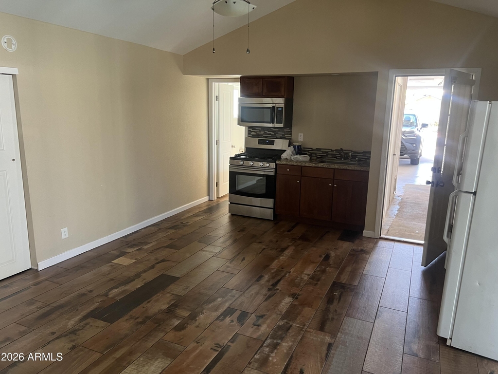 1031 W Romo Jones Street - Photo 7