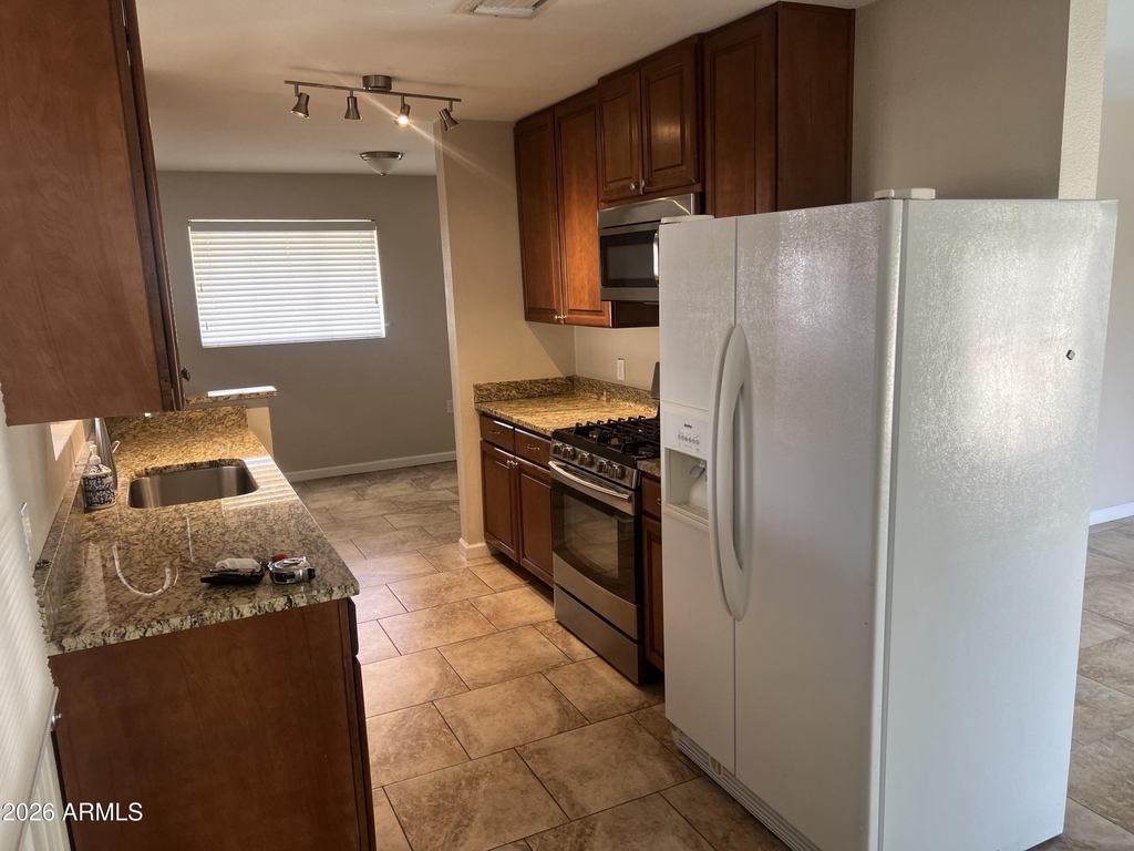 1031 W Romo Jones Street - Photo 3