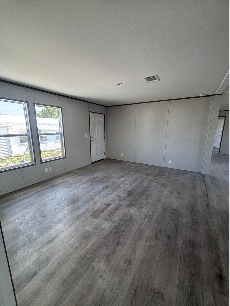 7480 Se Eagle Avenue - Photo 5