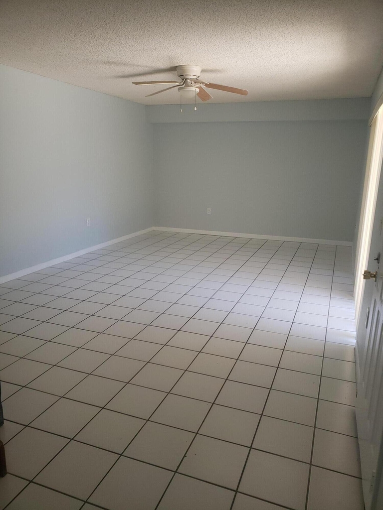 3209 32nd Way - Photo 4