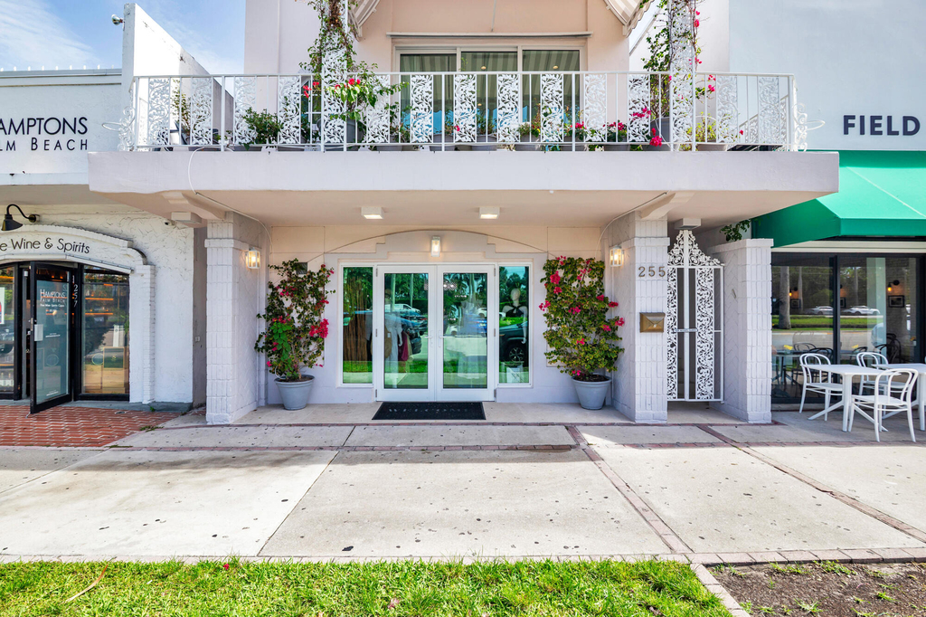255 Royal Poinciana Way - Photo 1