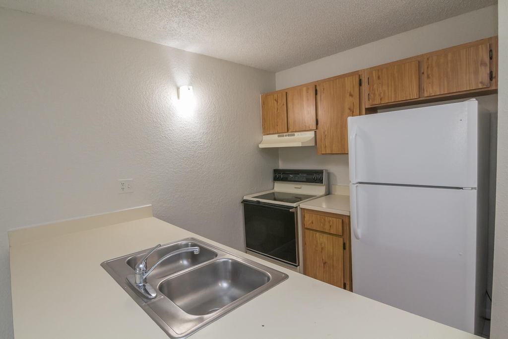 2771 Riverside Drive - Photo 2