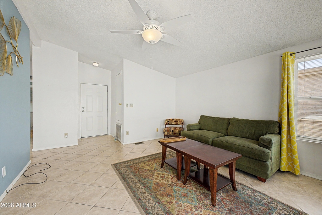 1952 E Augusta Avenue - Photo 4