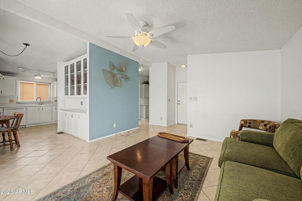 1952 E Augusta Avenue - Photo 3