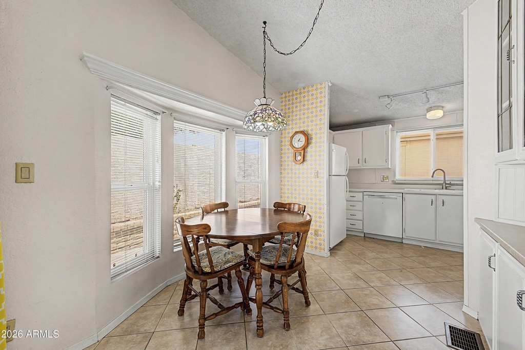 1952 E Augusta Avenue - Photo 6