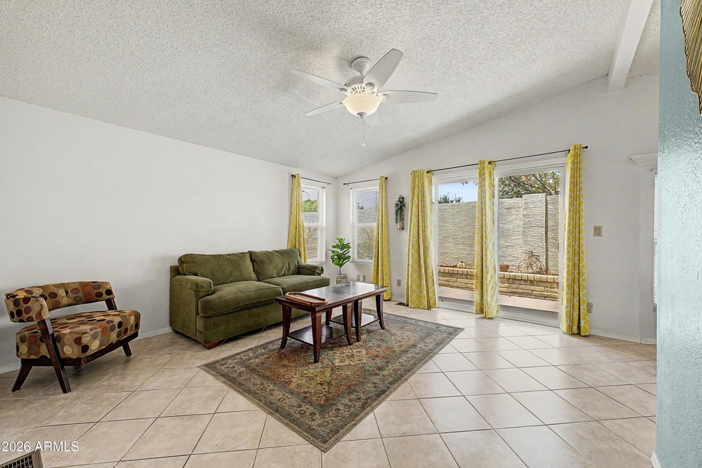 1952 E Augusta Avenue - Photo 2