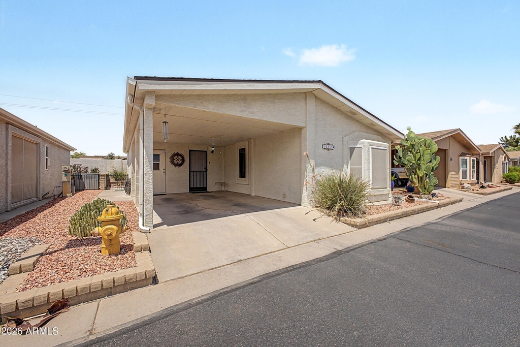 1952 E Augusta Avenue - Photo 1
