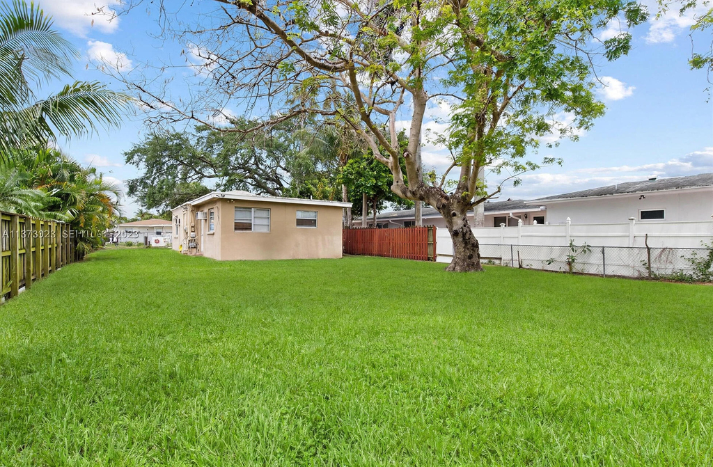 2434 Mckinley Street - Photo 12