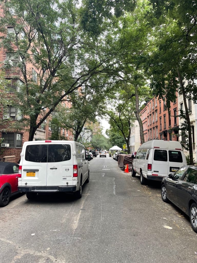 East 74th Street - Photo 6