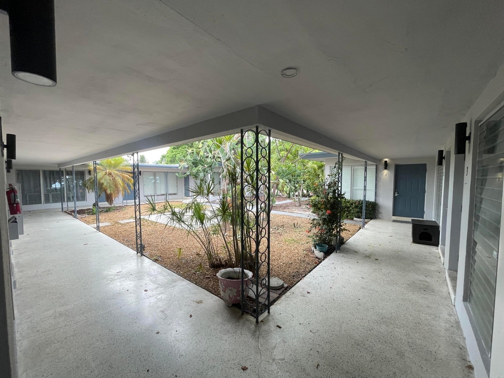 1708 Ne 20th Avenue - Photo 3