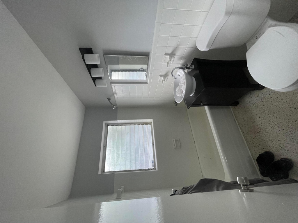 1708 Ne 20th Avenue - Photo 1