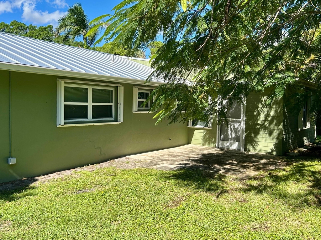 2095 Nw Fork Road - Photo 2