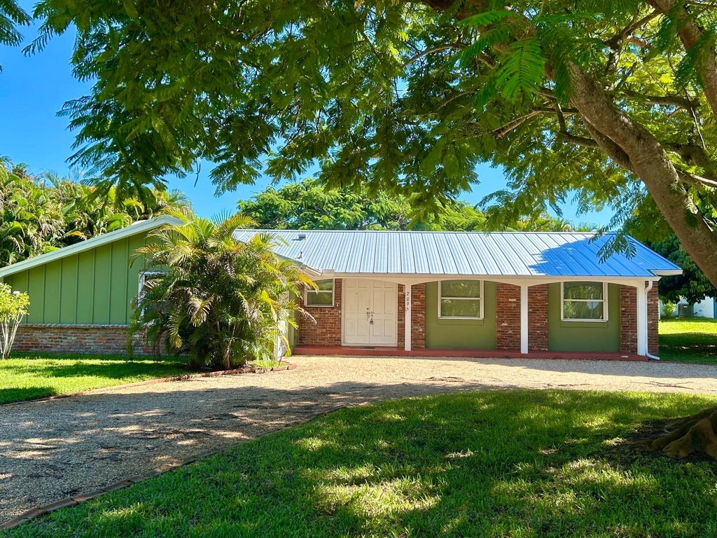 2095 Nw Fork Road - Photo 0