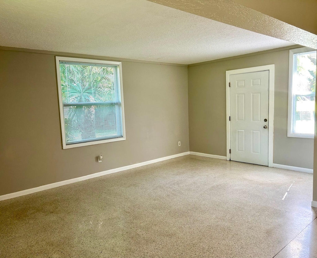 2095 Nw Fork Road - Photo 6