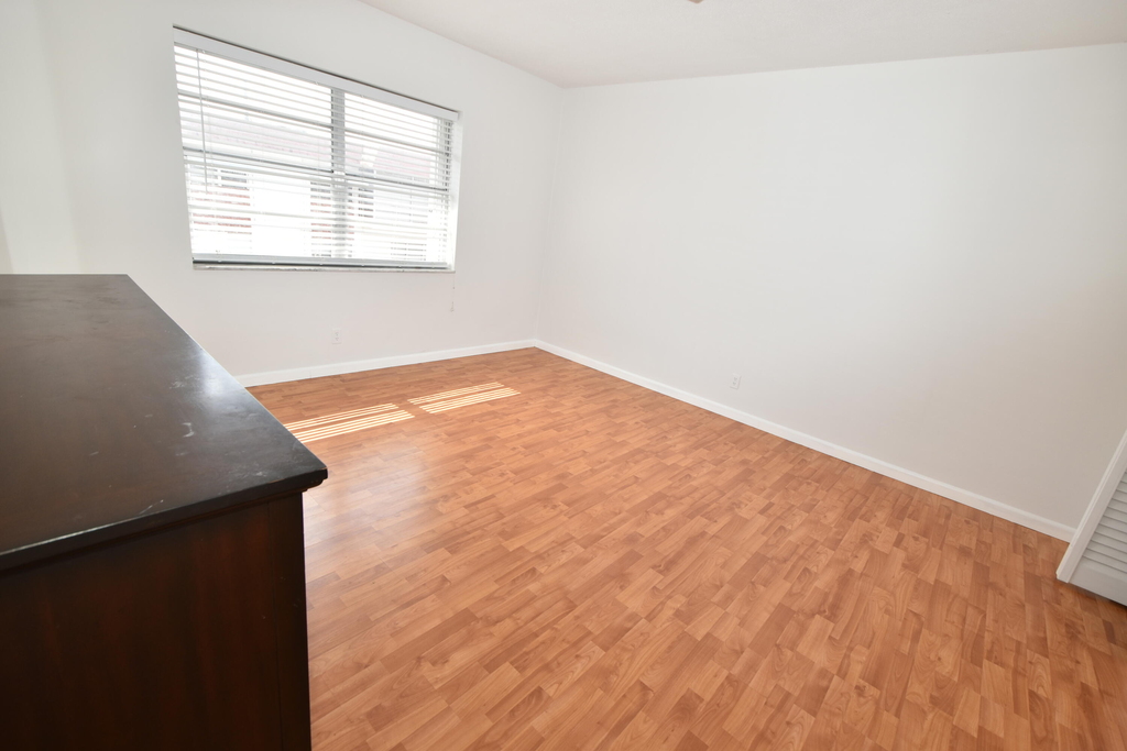 3550 Nw 8th Avenue - Photo 7