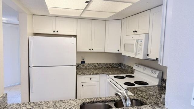 1520 Se Royal Green Circle - Photo 1