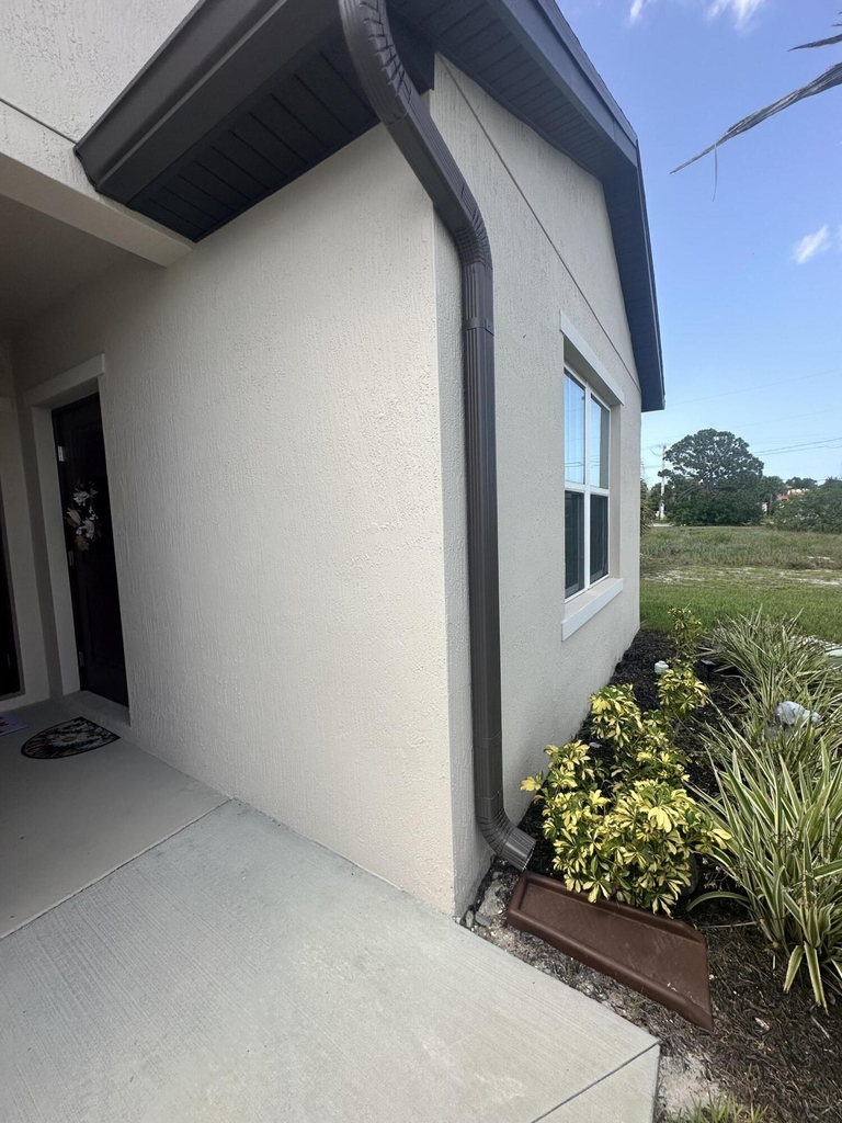 517 Sw Halden Avenue - Photo 1