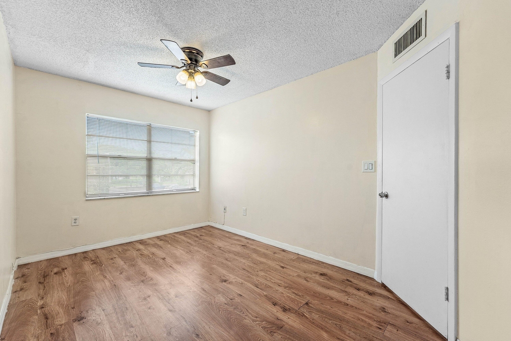 9050 Nw 28th Street - Photo 21
