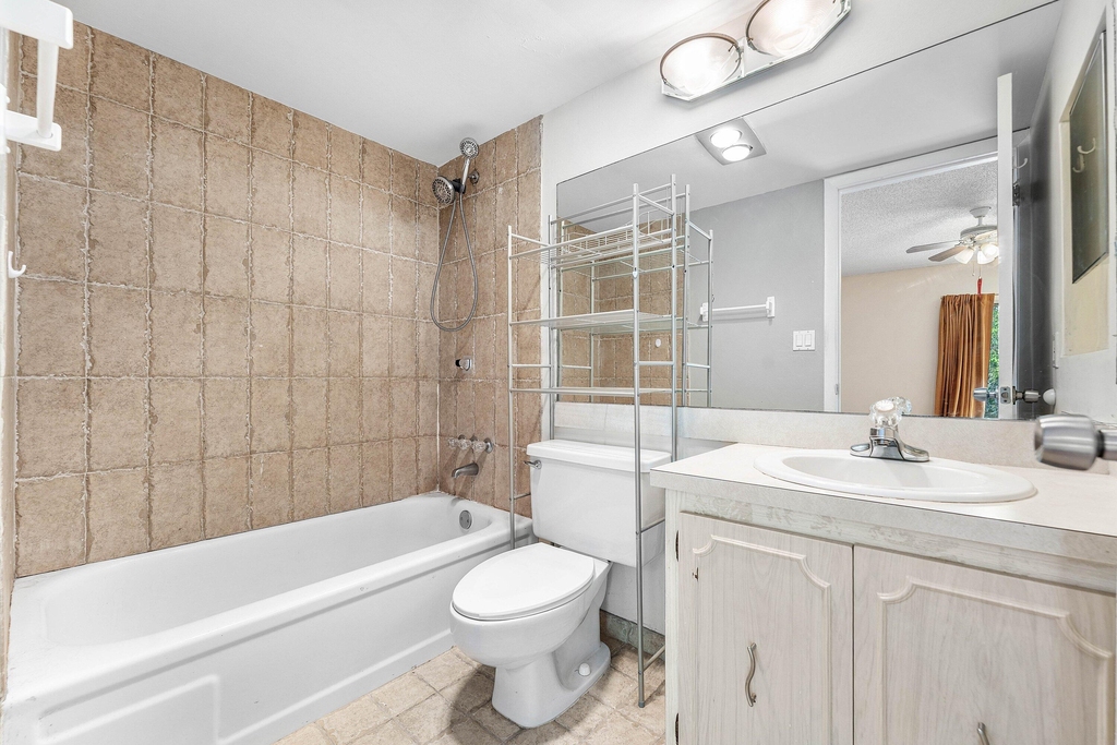 9050 Nw 28th Street - Photo 16