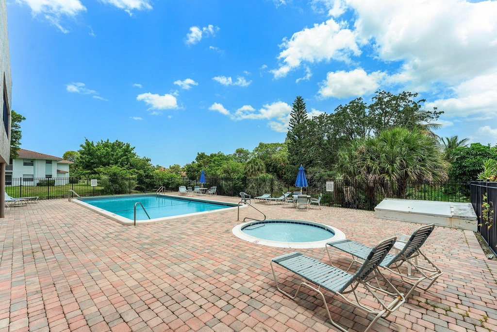 9050 Nw 28th Street - Photo 34