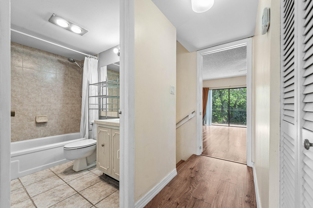 9050 Nw 28th Street - Photo 23