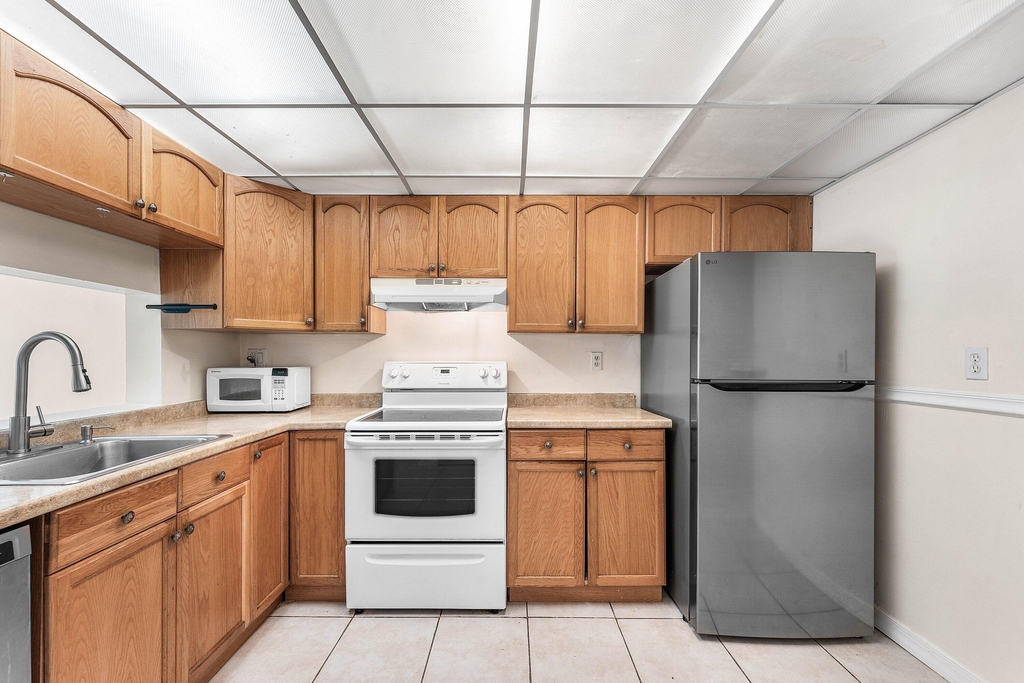 9050 Nw 28th Street - Photo 1