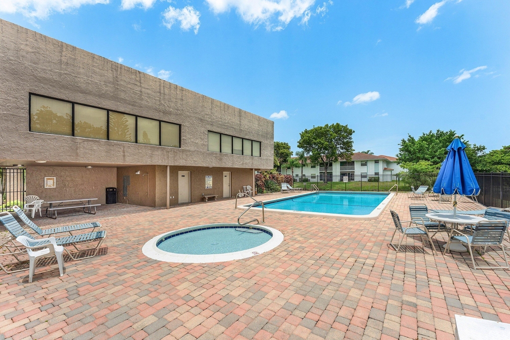 9050 Nw 28th Street - Photo 35