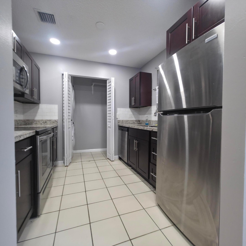 11441 Nw 41st Street - Photo 2