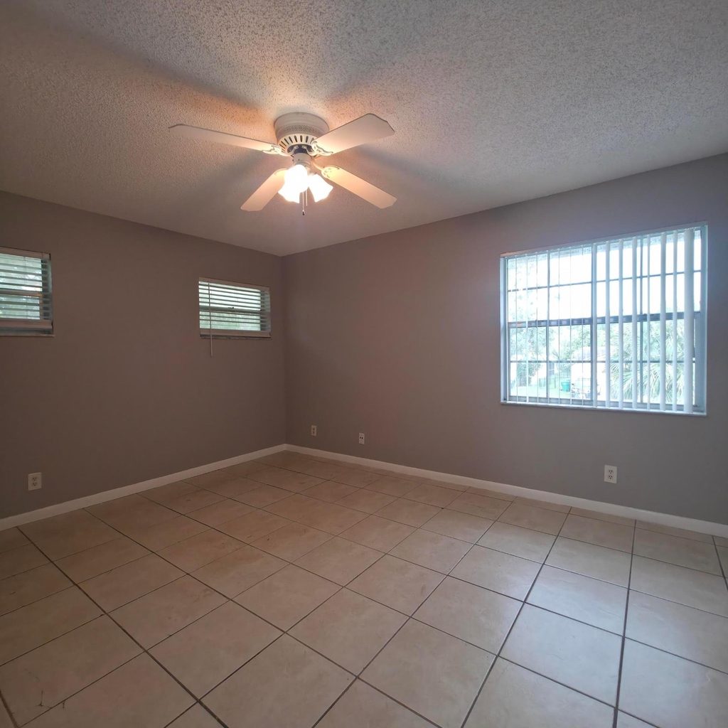 11441 Nw 41st Street - Photo 9