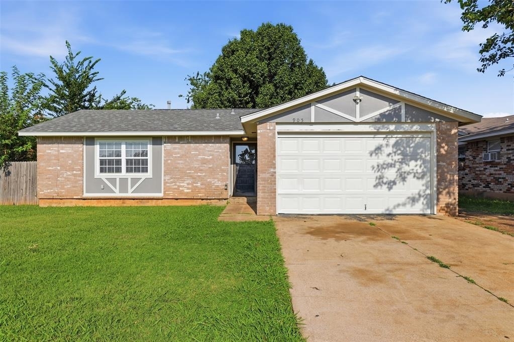 905 Craig Drive - Photo 0