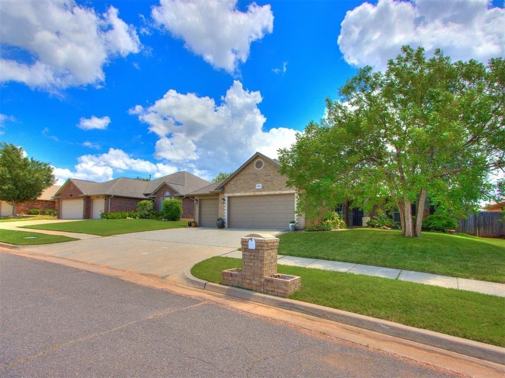 16616 Hardwood Place - Photo 1