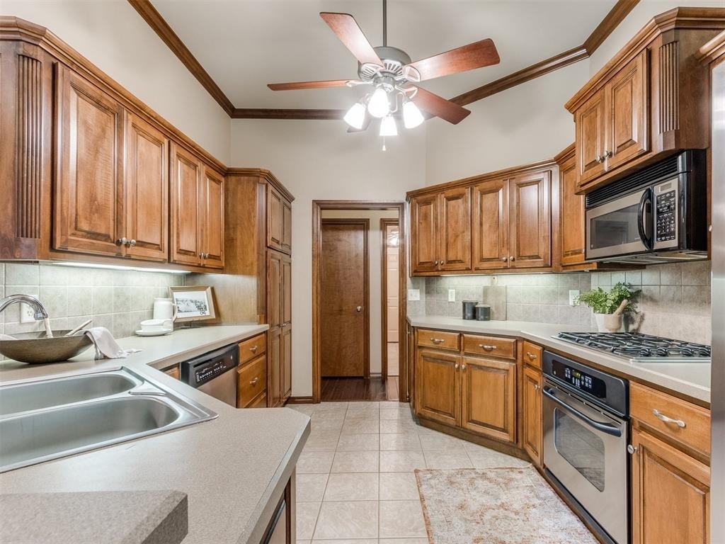 16616 Hardwood Place - Photo 14