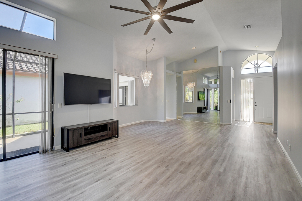 10201 Lexington Lakes Boulevard N - Photo 7