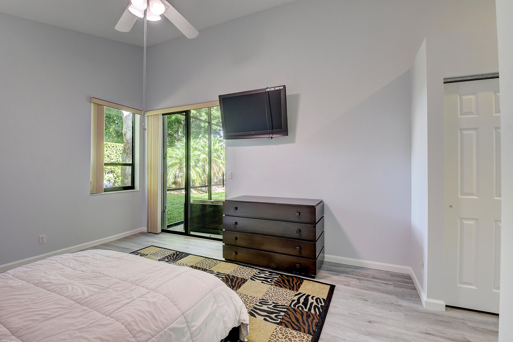 10201 Lexington Lakes Boulevard N - Photo 17