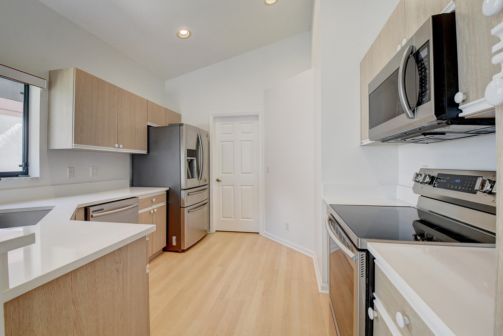 10201 Lexington Lakes Boulevard N - Photo 13