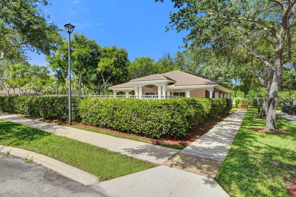 6379 Bella Circle W - Photo 70