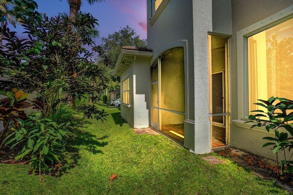 6379 Bella Circle W - Photo 36