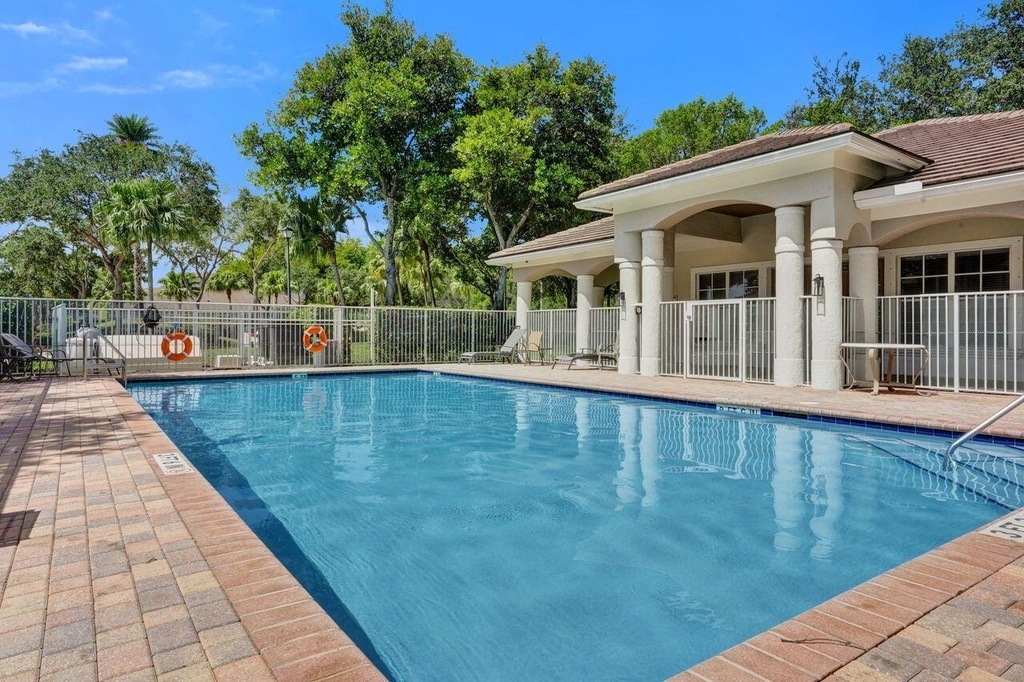 6379 Bella Circle W - Photo 69