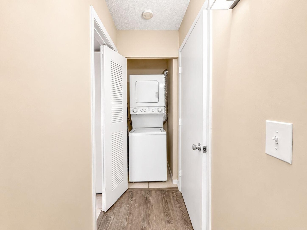 1743 Village Boulevard - Photo 11