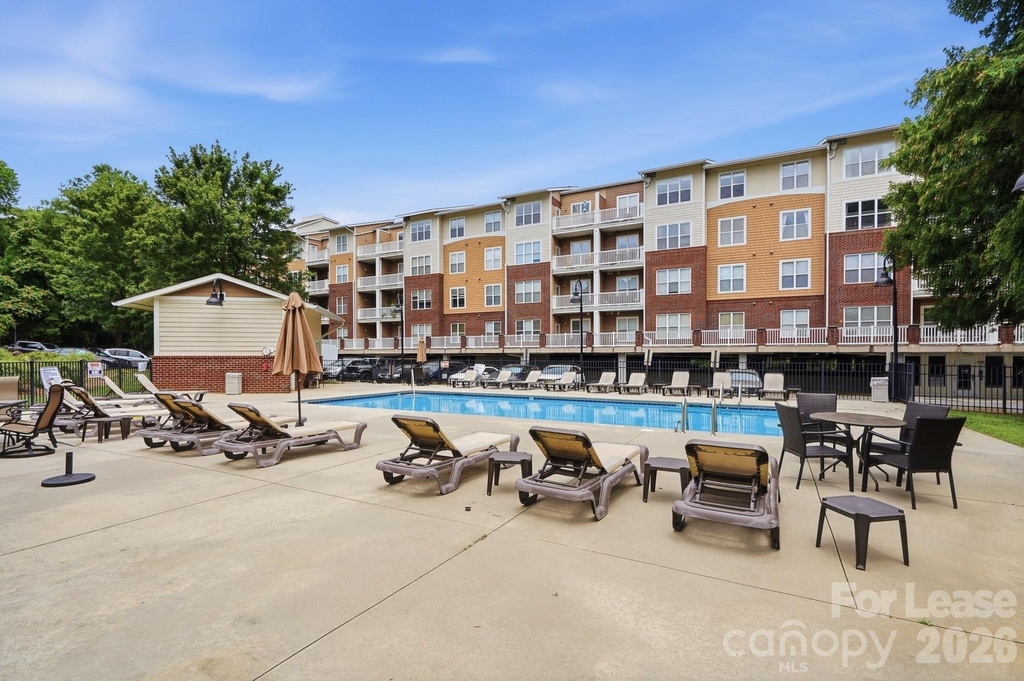 1000 E Woodlawn Road - Photo 5