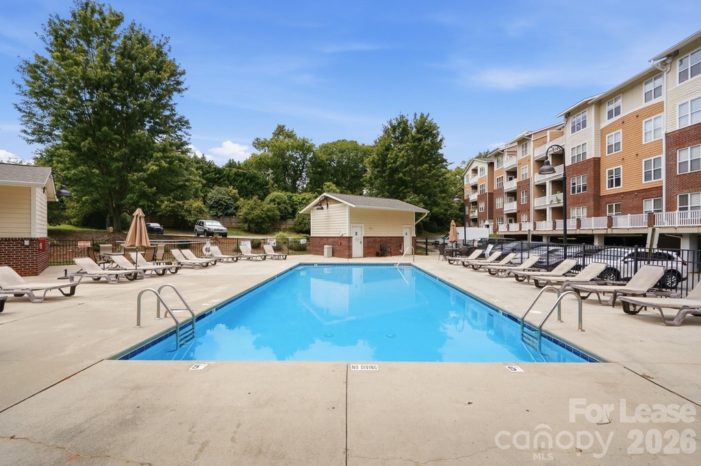 1000 E Woodlawn Road - Photo 4